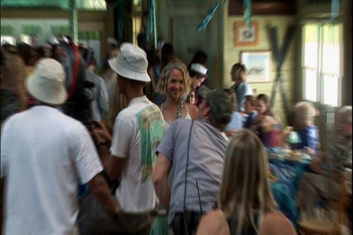 2006-AquamarineFeaturette-AllAboutFashion-016.jpg