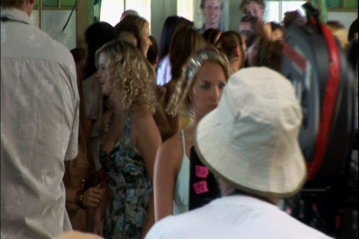2006-AquamarineFeaturette-AllAboutFashion-048.jpg