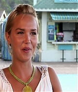 2006-AquamarineFeaturette-AllAboutFashion-080.jpg