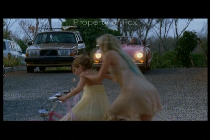 2006-AquamarineFeaturette-KickinitOnSet-014.jpg