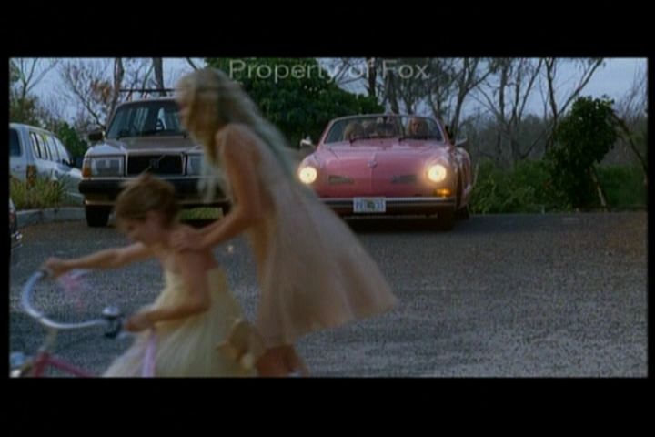 2006-AquamarineFeaturette-KickinitOnSet-015.jpg