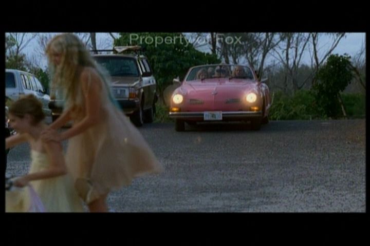 2006-AquamarineFeaturette-KickinitOnSet-016.jpg