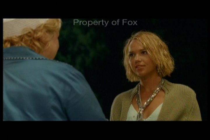 2006-AquamarineFeaturette-KickinitOnSet-020.jpg