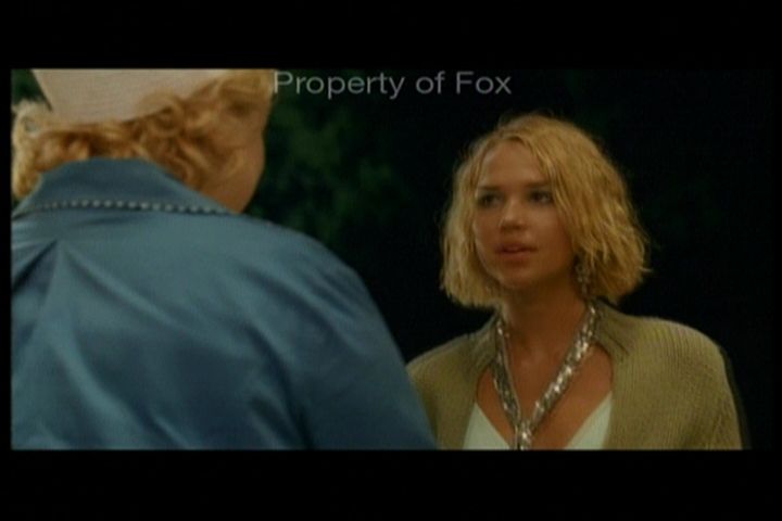 2006-AquamarineFeaturette-KickinitOnSet-022.jpg