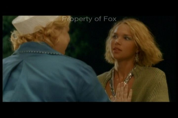 2006-AquamarineFeaturette-KickinitOnSet-023.jpg