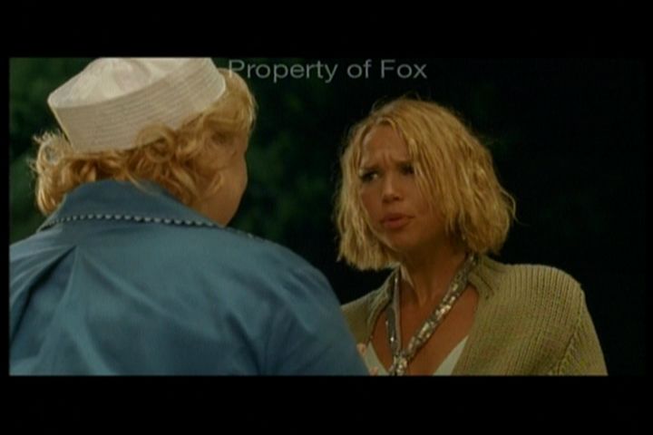 2006-AquamarineFeaturette-KickinitOnSet-027.jpg