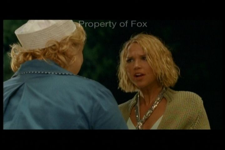 2006-AquamarineFeaturette-KickinitOnSet-028.jpg