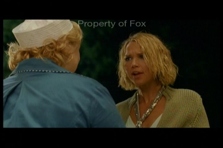 2006-AquamarineFeaturette-KickinitOnSet-029.jpg