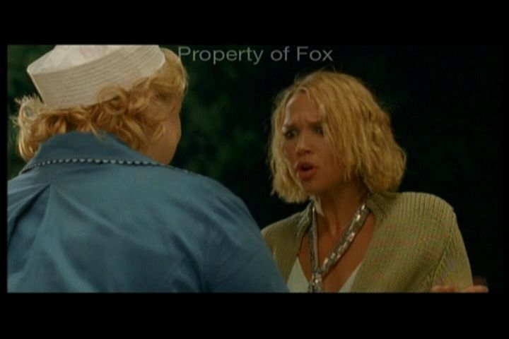 2006-AquamarineFeaturette-KickinitOnSet-030.jpg