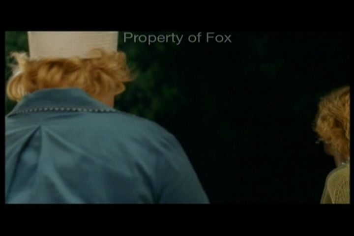 2006-AquamarineFeaturette-KickinitOnSet-036.jpg