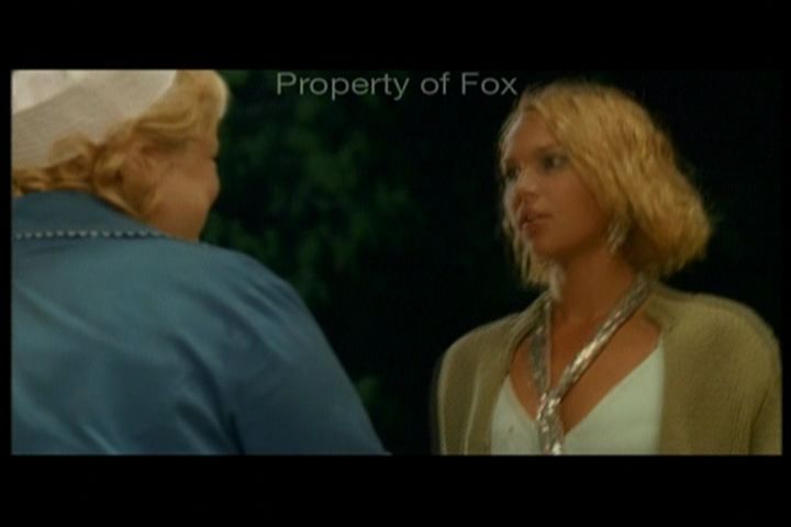 2006-AquamarineFeaturette-KickinitOnSet-040.jpg