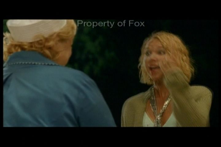 2006-AquamarineFeaturette-KickinitOnSet-041.jpg