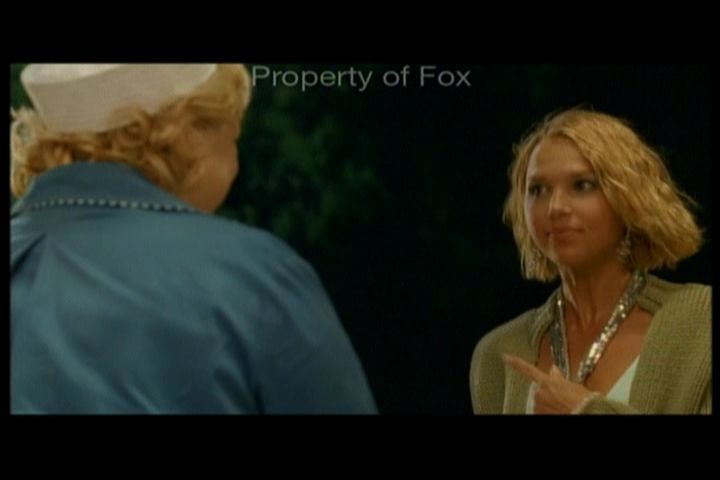 2006-AquamarineFeaturette-KickinitOnSet-042.jpg