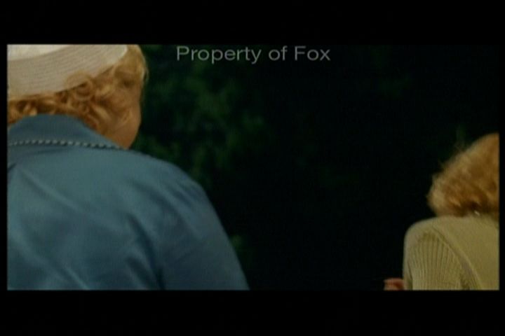 2006-AquamarineFeaturette-KickinitOnSet-045.jpg