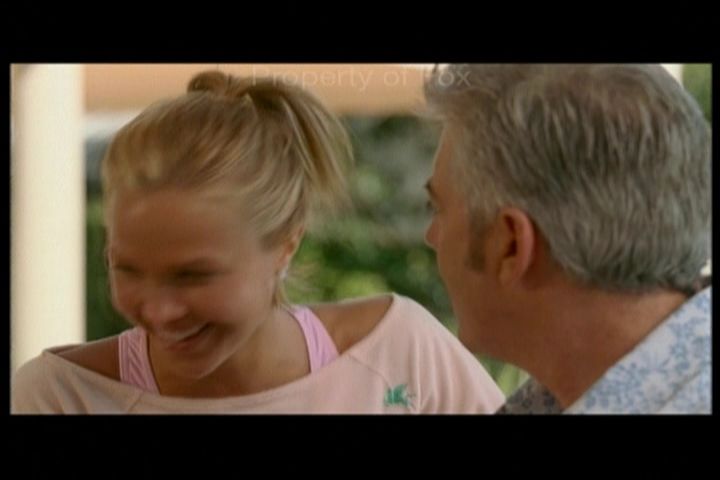 2006-AquamarineFeaturette-KickinitOnSet-063.jpg