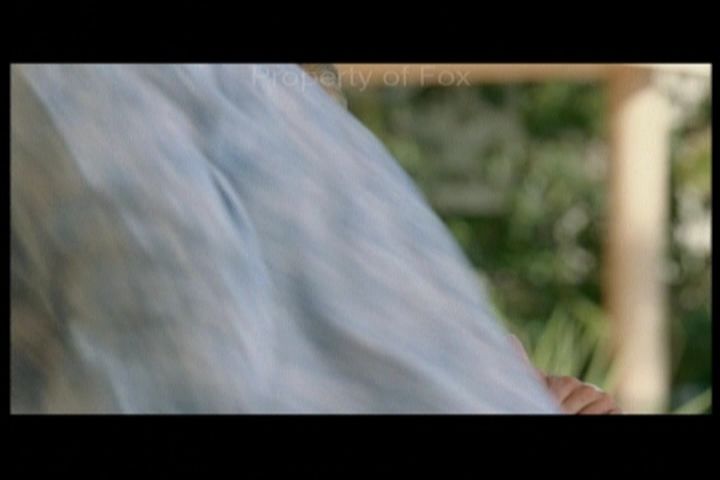 2006-AquamarineFeaturette-KickinitOnSet-070.jpg
