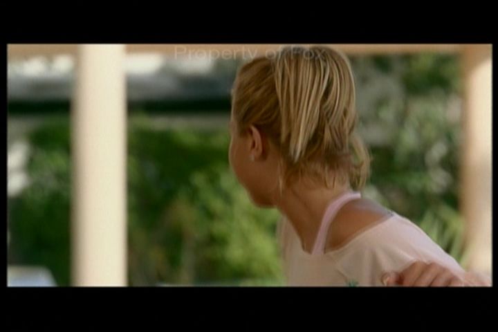 2006-AquamarineFeaturette-KickinitOnSet-077.jpg