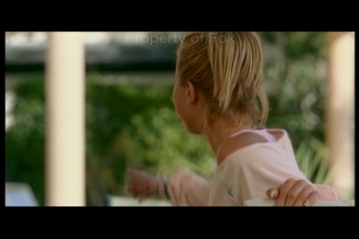 2006-AquamarineFeaturette-KickinitOnSet-078.jpg