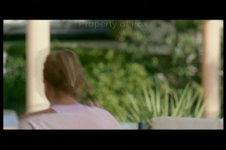 2006-AquamarineFeaturette-KickinitOnSet-081.jpg
