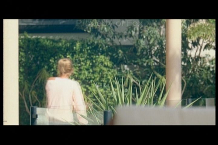 2006-AquamarineFeaturette-KickinitOnSet-086.jpg