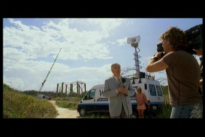 2006-AquamarineFeaturette-KickinitOnSet-088.jpg