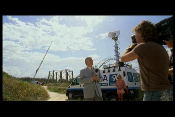 2006-AquamarineFeaturette-KickinitOnSet-091.jpg