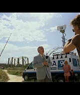 2006-AquamarineFeaturette-KickinitOnSet-092.jpg