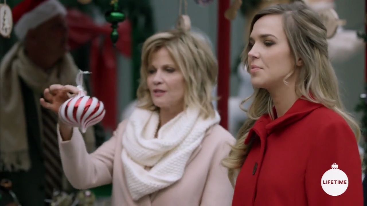 2017-FourChristmasandWedding-0270.jpg