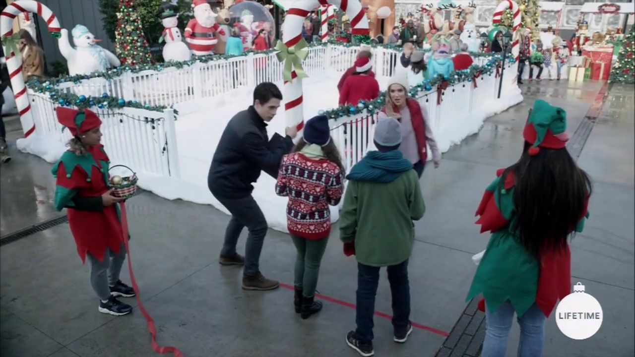 2017-FourChristmasandWedding-1028.jpg