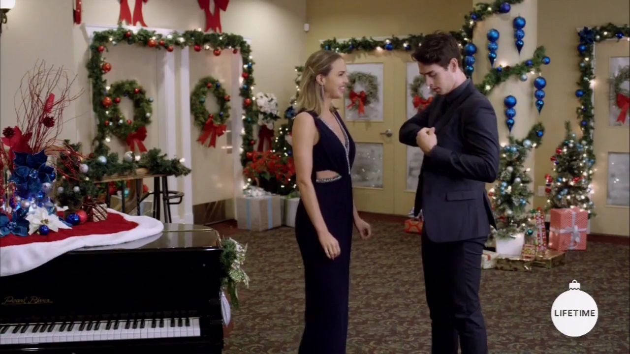 2017-FourChristmasandWedding-1864.jpg