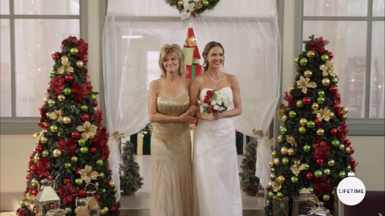 2017-FourChristmasandWedding-2285.jpg