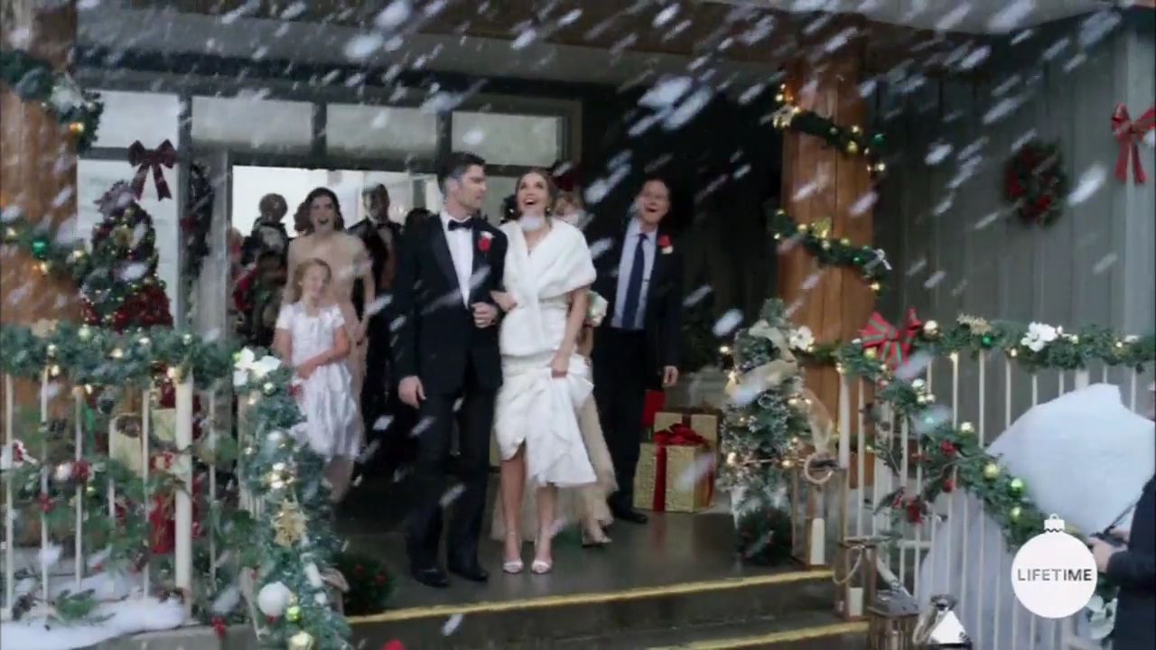 2017-FourChristmasandWedding-2335.jpg