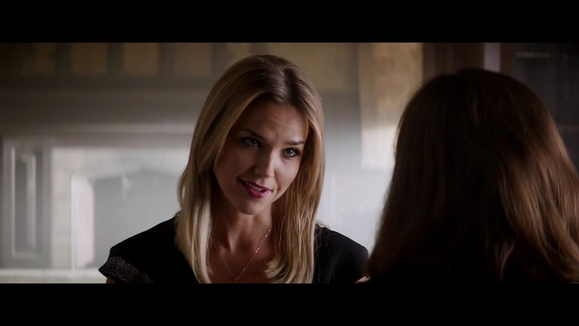 FiftyShadesTrailer1_193.jpg