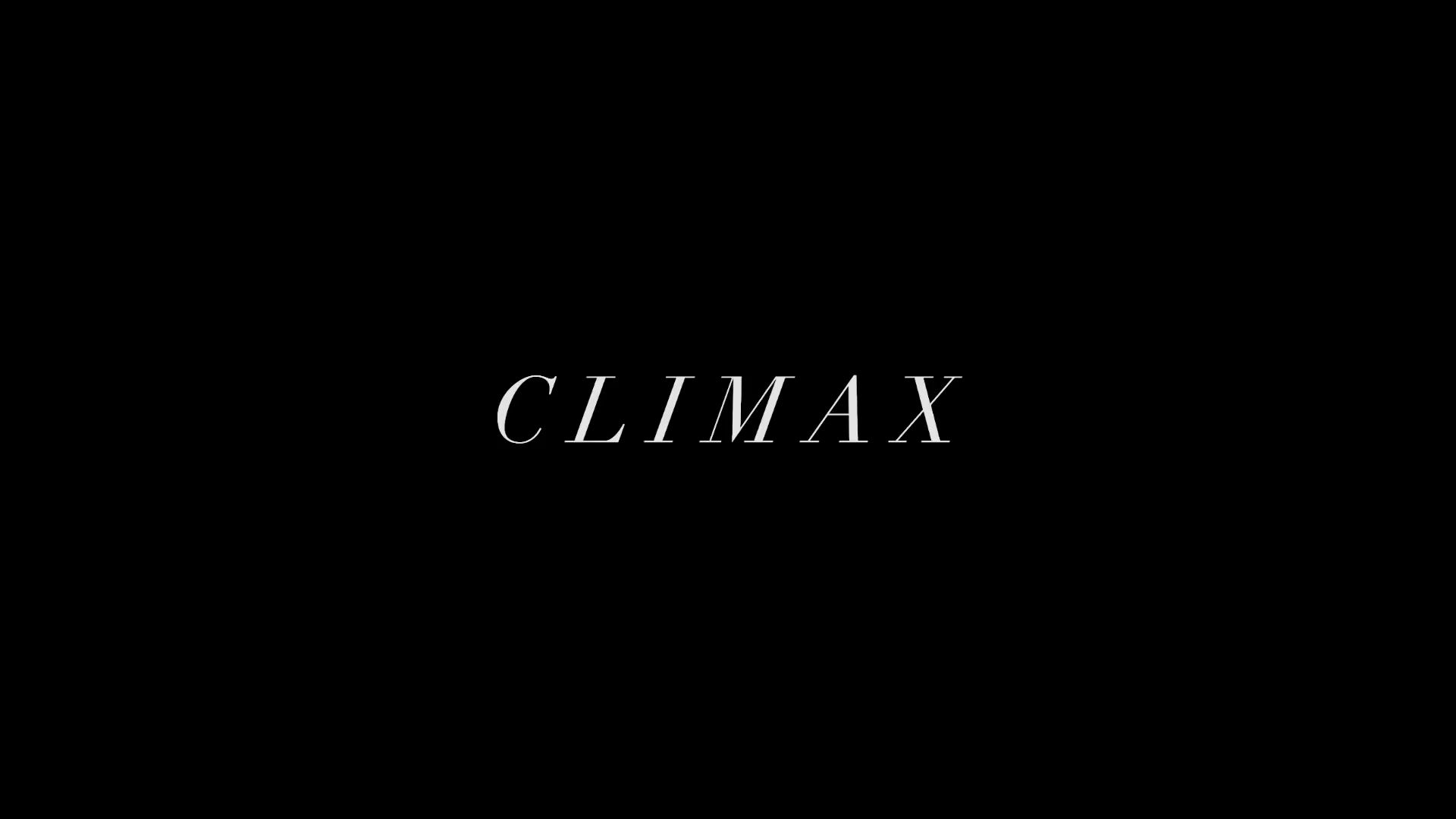 FiftyShadesTrailer1_227.jpg