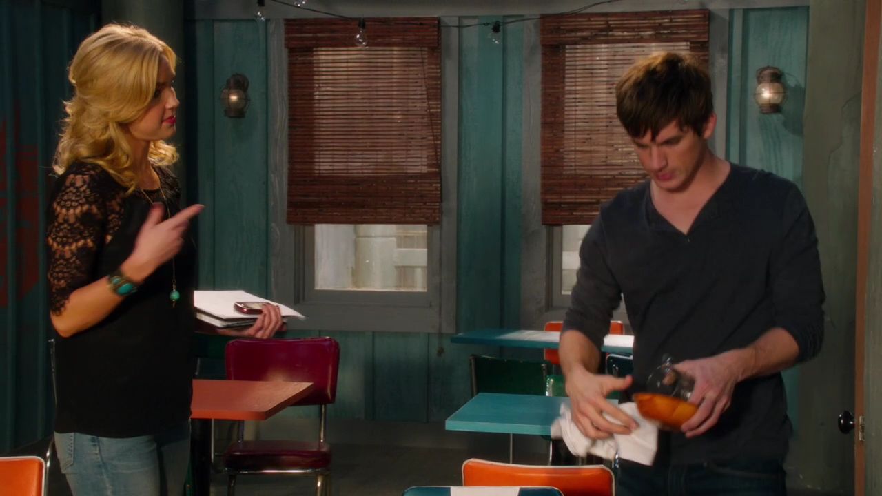 90210-S04E17-032.jpg
