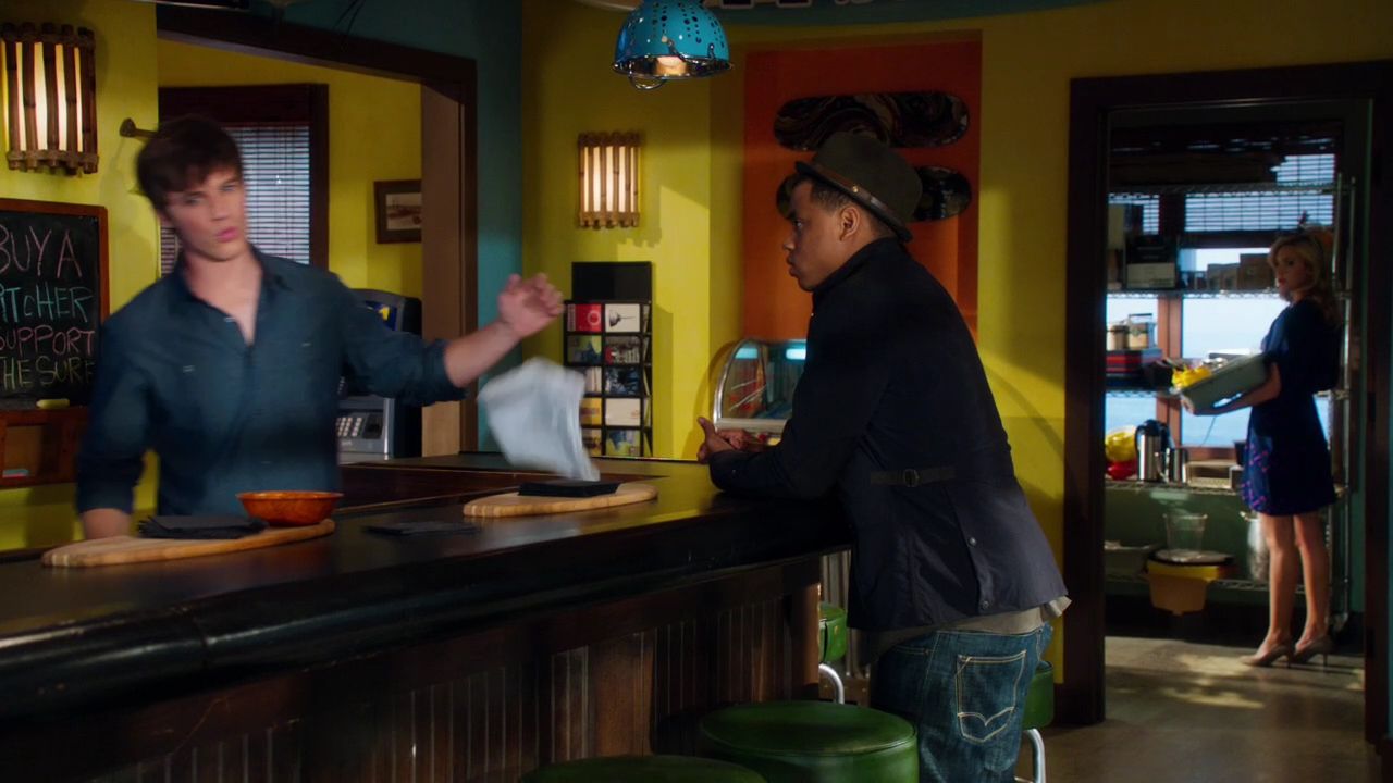 90210-S04E19-042.jpg