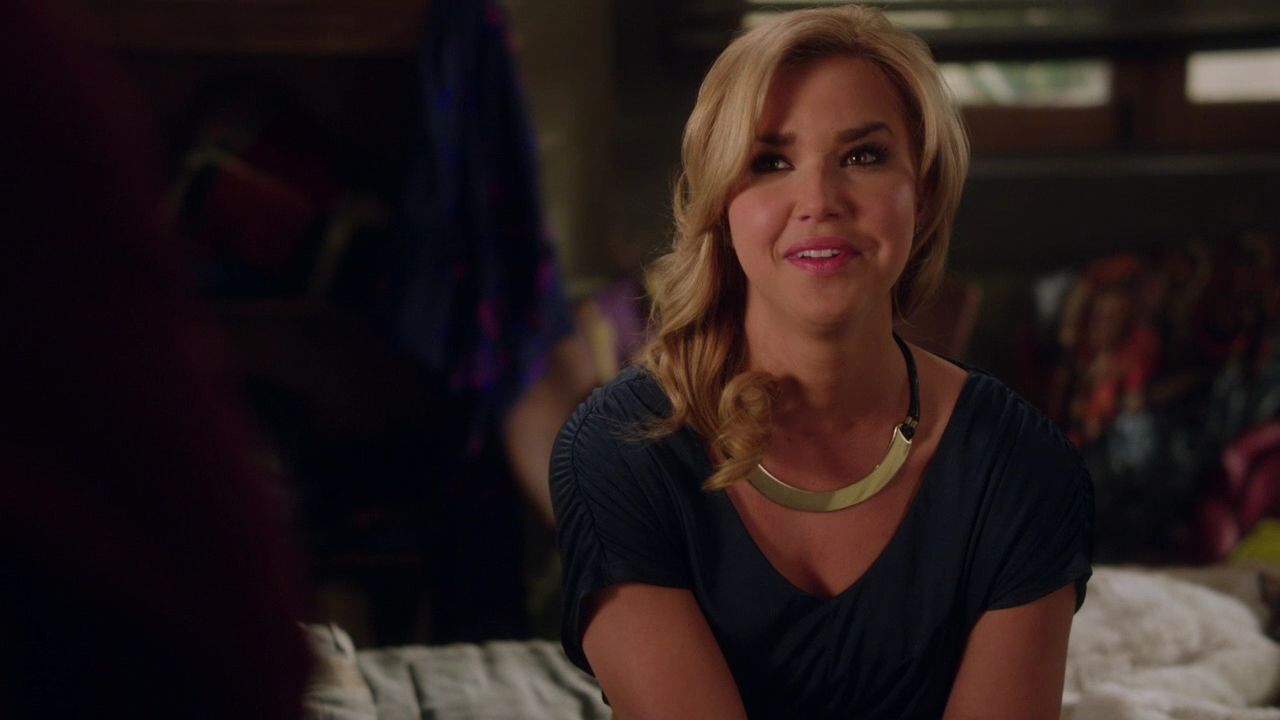 90210-S04E20-239.jpg