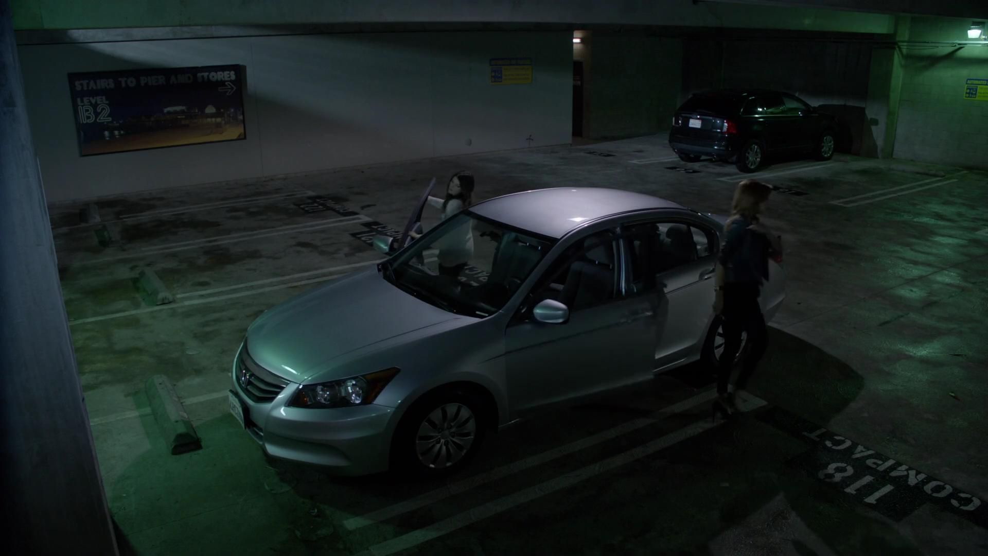 90210-S05E10-112.jpg