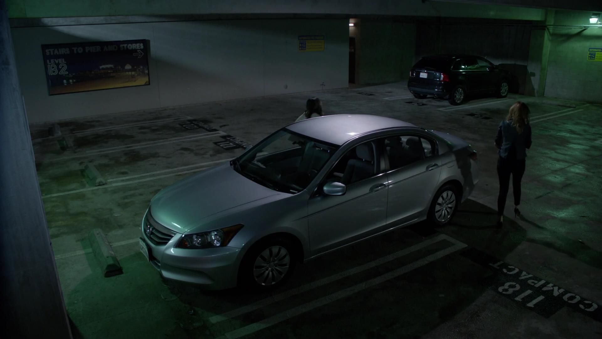 90210-S05E10-113.jpg