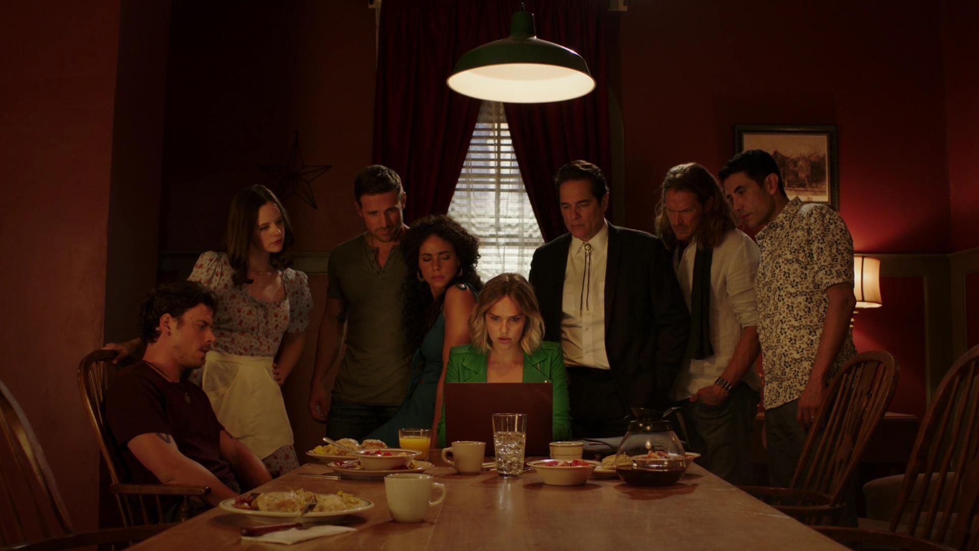 MidnightTexas-S02E01-044.jpg
