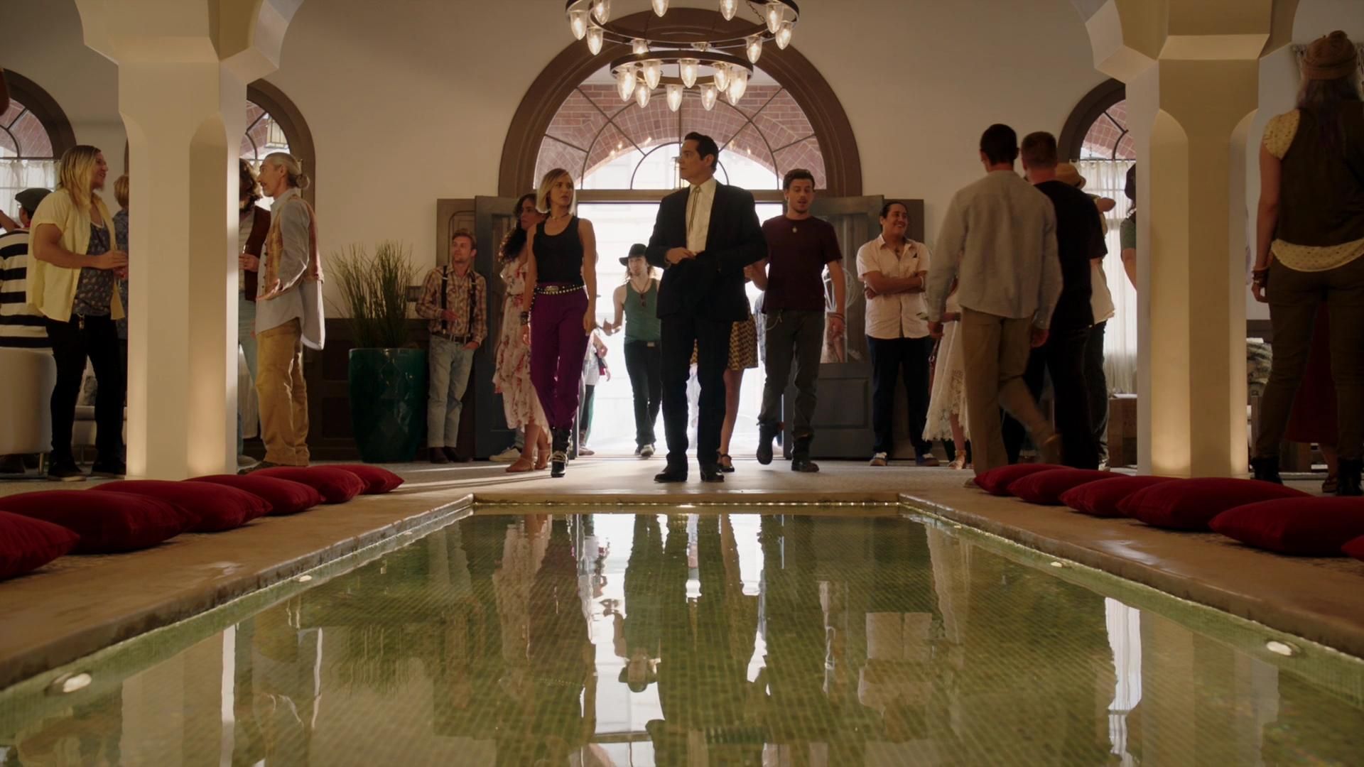 MidnightTexas-S02E01-137.jpg