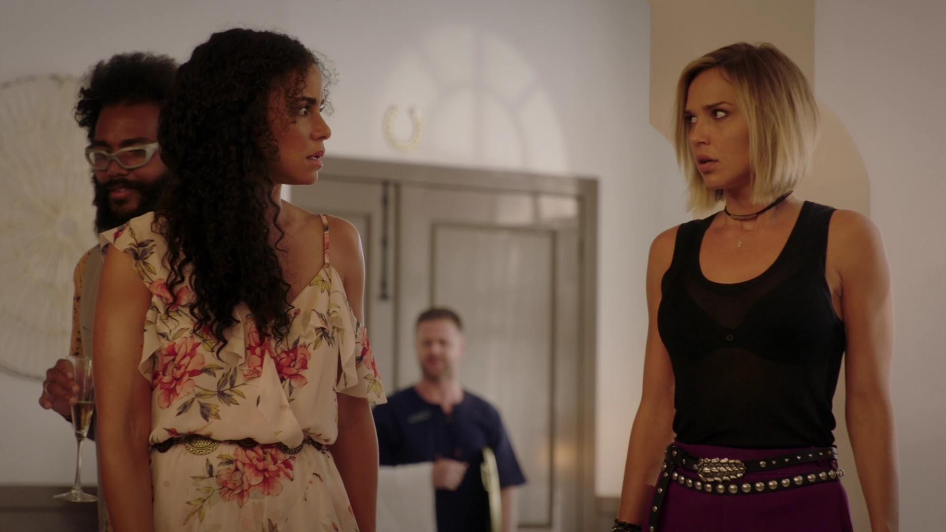 MidnightTexas-S02E01-173.jpg