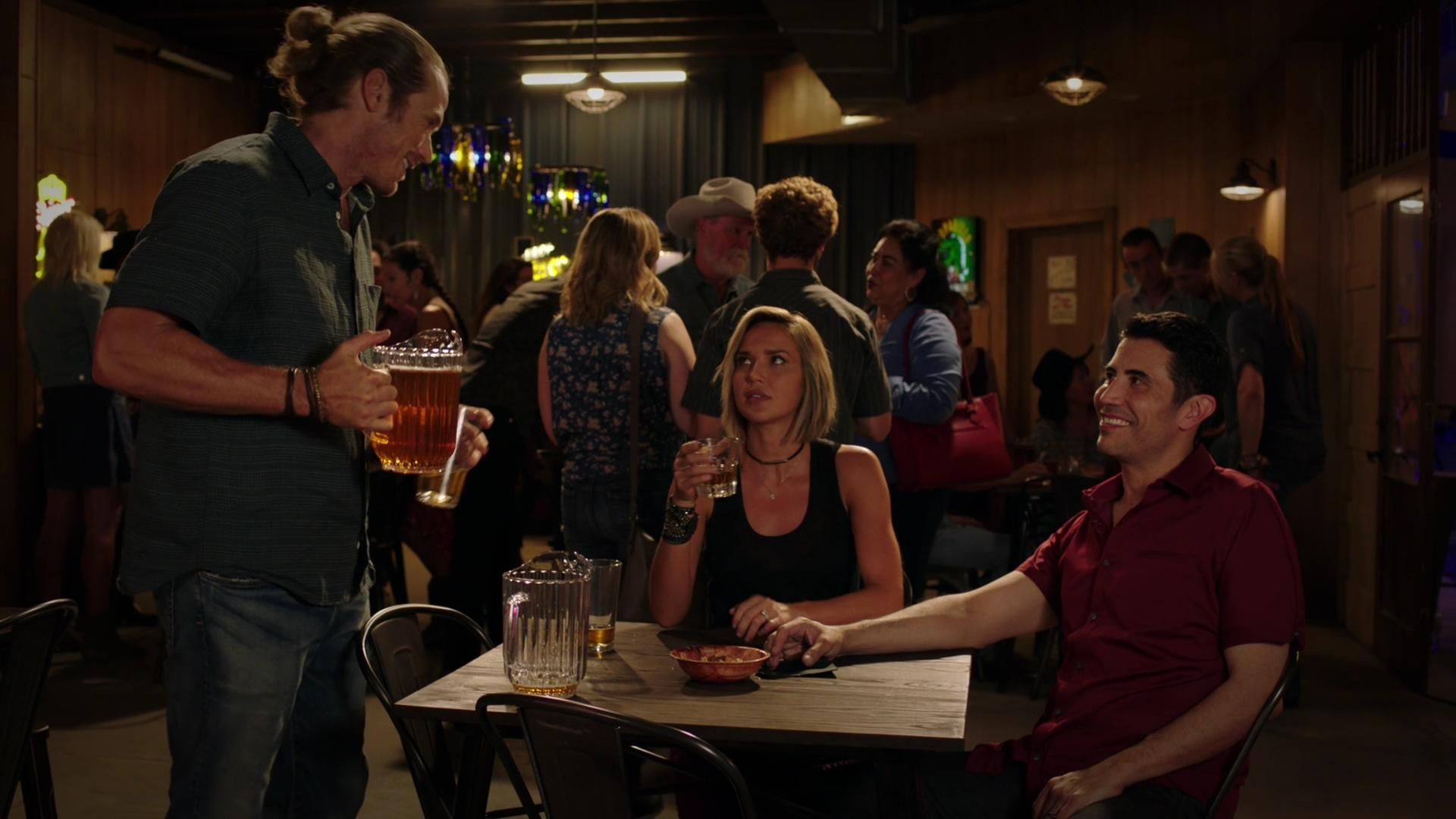 MidnightTexas-S02E01-185.jpg