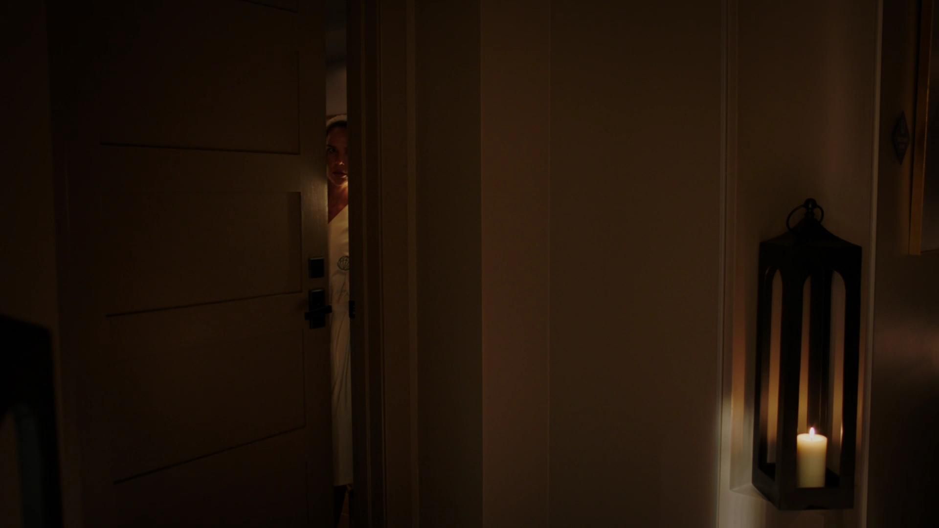 MidnightTexas-S02E01-210.jpg