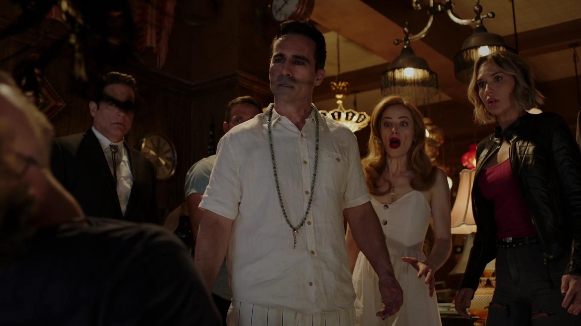 MidnightTexas-S02E01-290.jpg