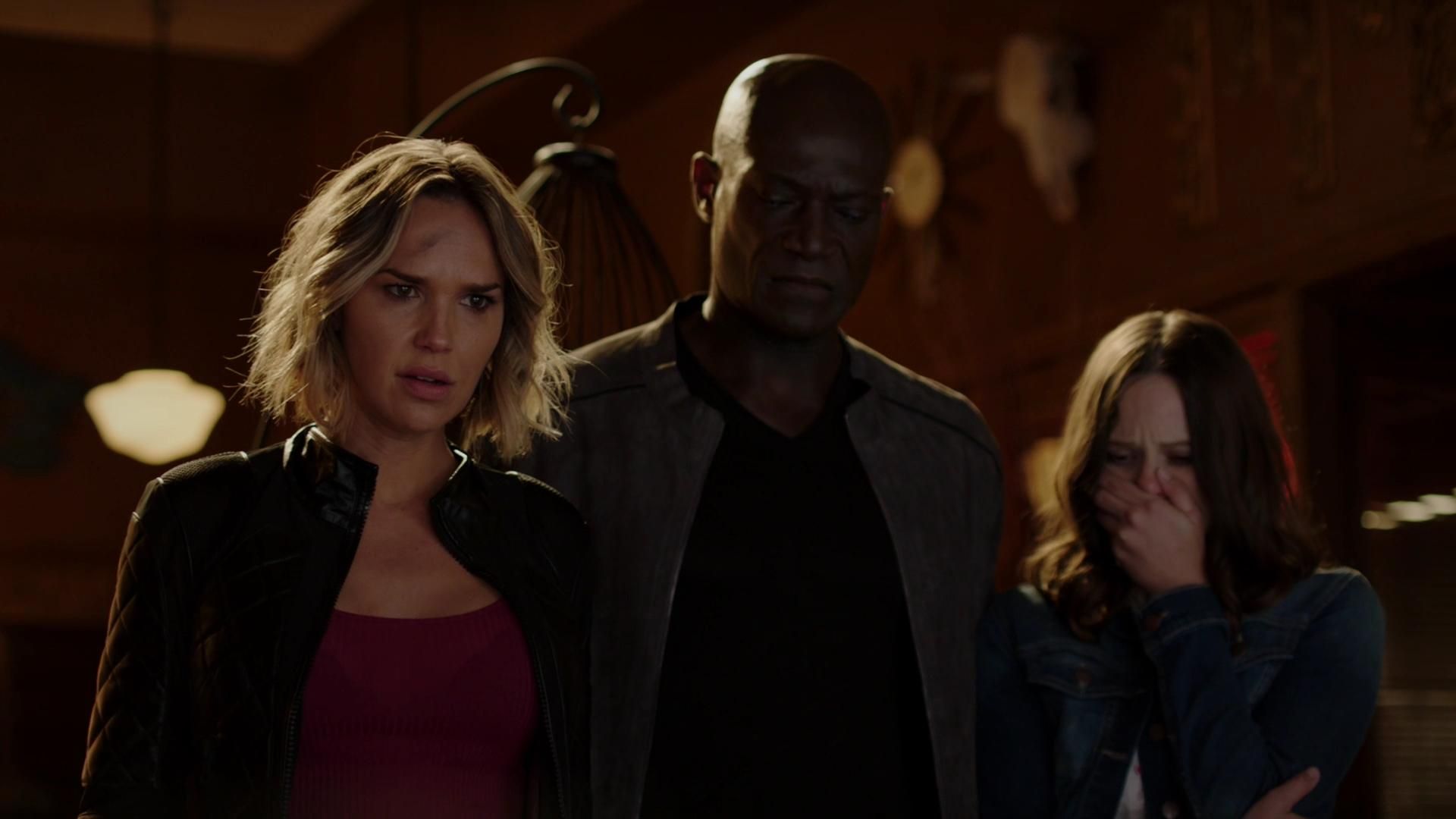 MidnightTexas-S02E01-293.jpg