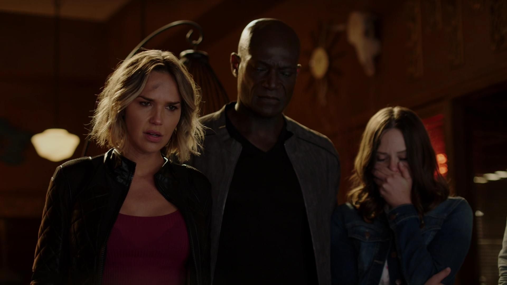 MidnightTexas-S02E01-294.jpg