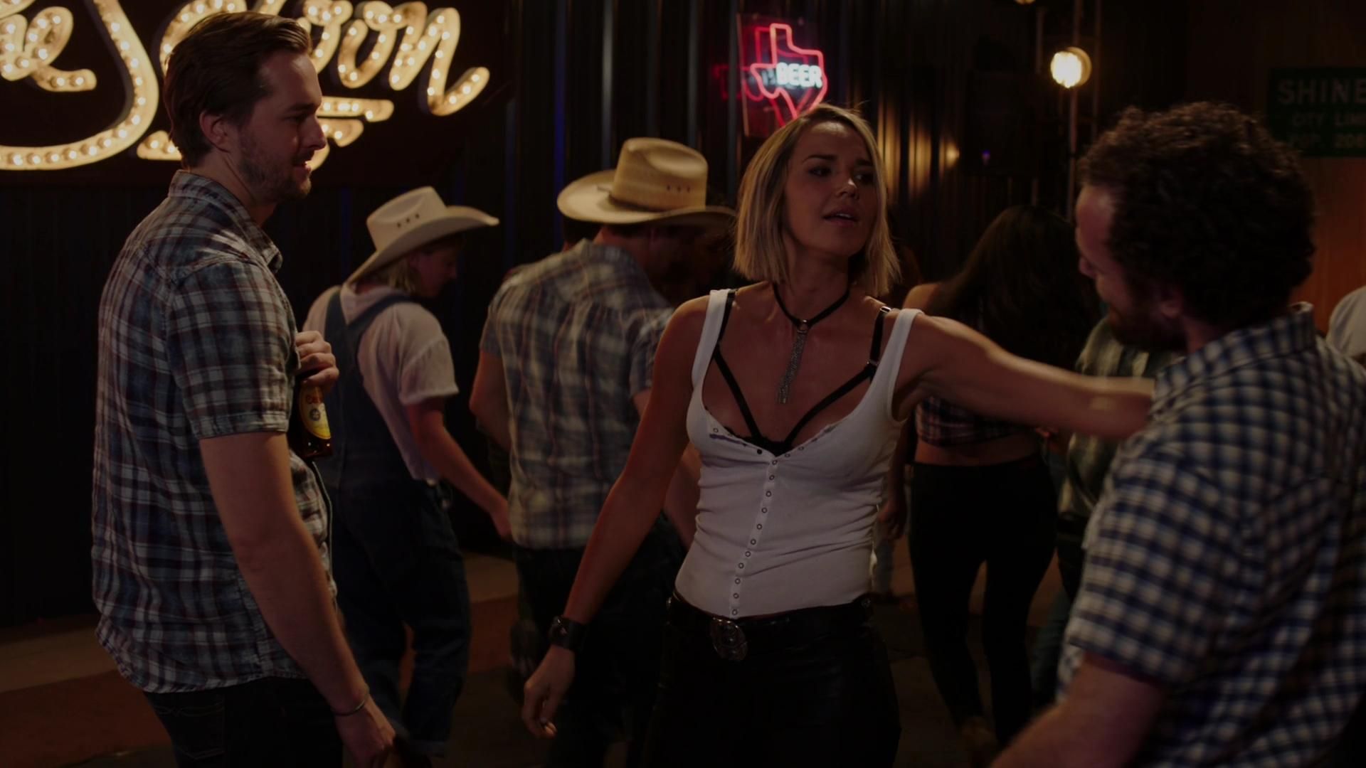 MidnightTexas-S02E02-043.jpg