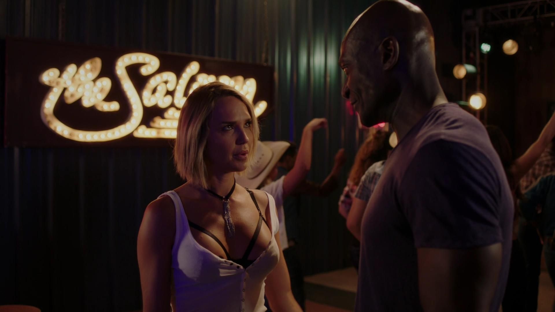MidnightTexas-S02E02-059.jpg