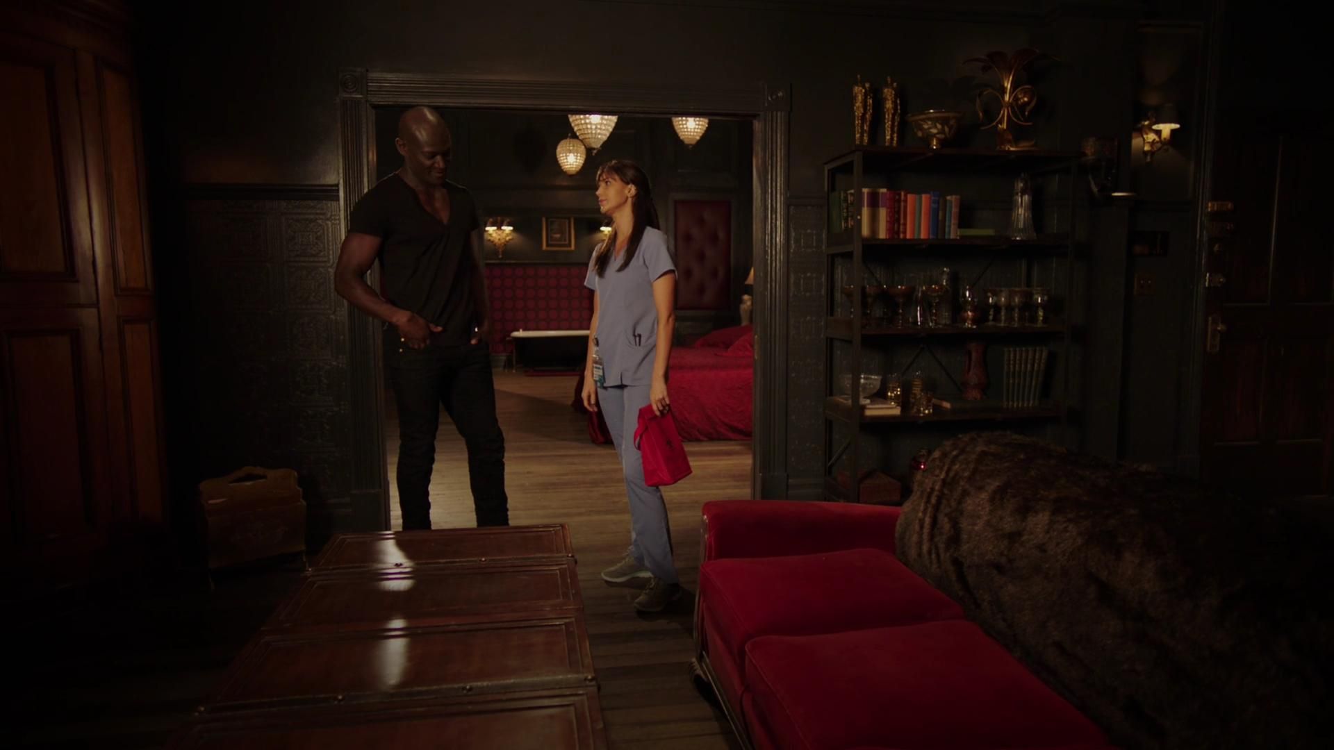 MidnightTexas-S02E02-132.jpg